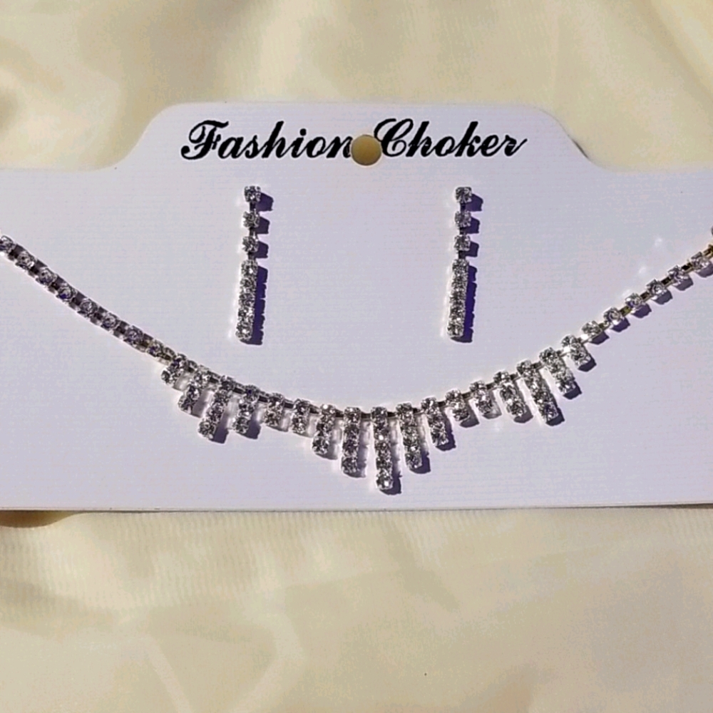 Fashion rhinestone choker